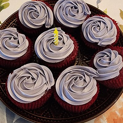 Cupcakes 🧁 (1 Dozen Minimum) Please Read Description For Details