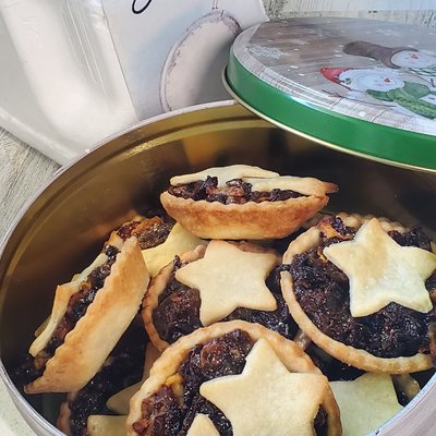 Holiday Fruit Mince Pies (Tin with 9 mini pies)