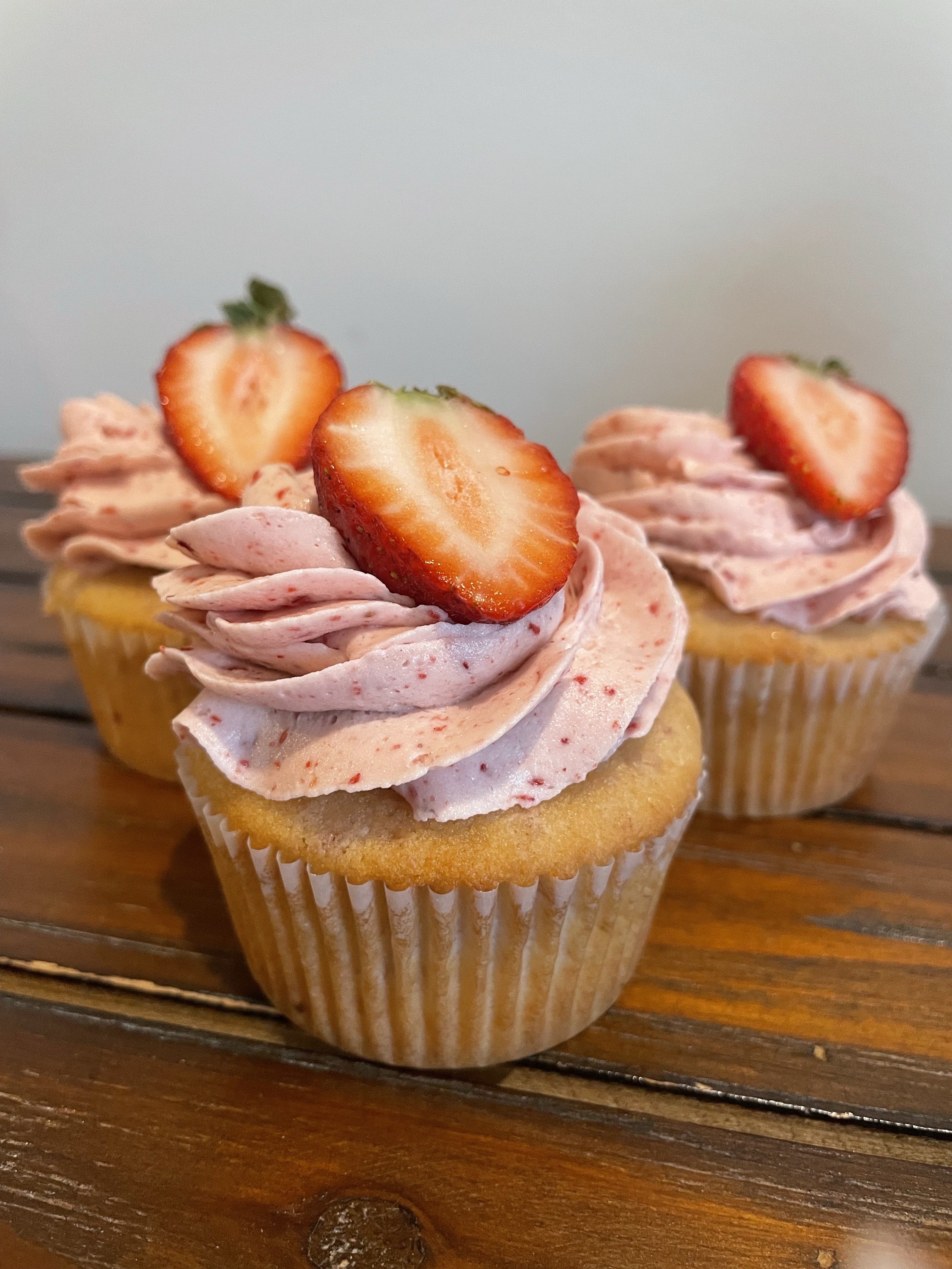 Vanilla Cupcakes With Strawberry Buttercream 