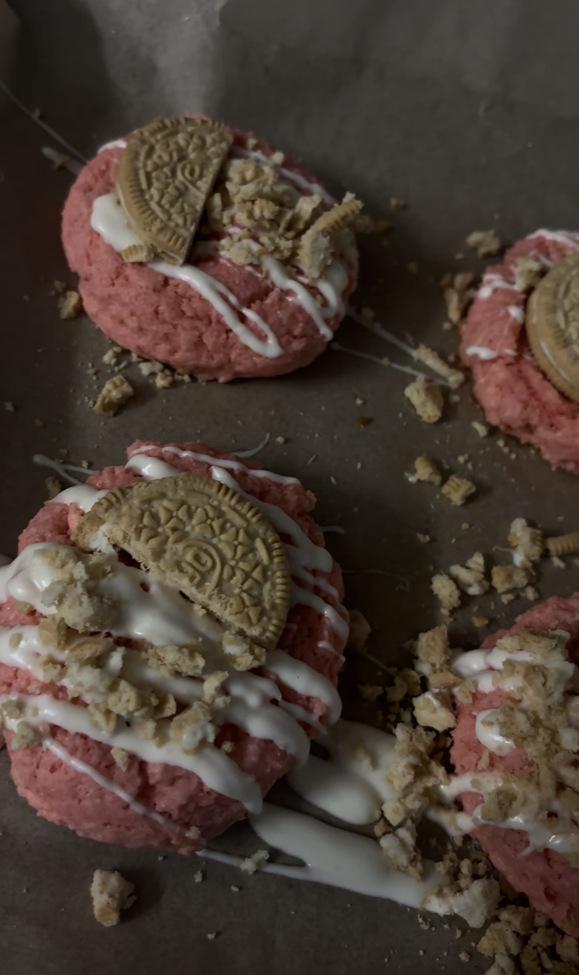 vanilla oreo strawberry crunch cookie