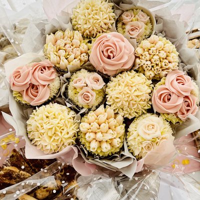 12 Cupcake Bouquet