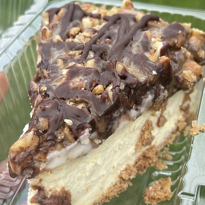 Turtle Cheesecake Slices 