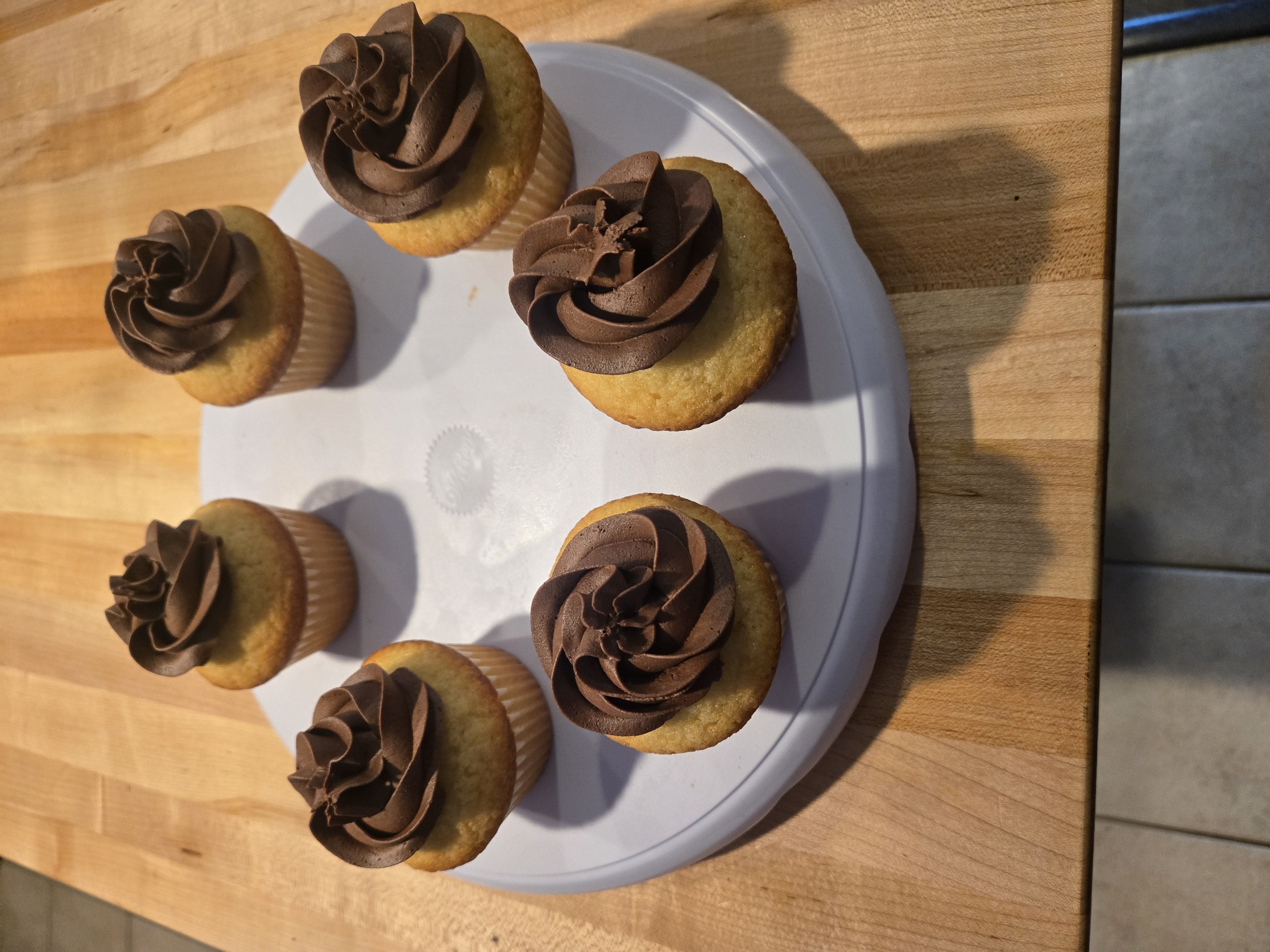 Vanilla Cupcakes, Standard, Buttercream Frosting