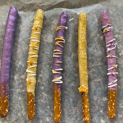 Dipped Pretzels 🥨 