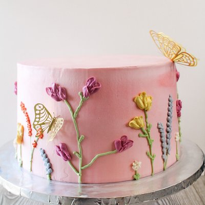 10 Inch Cake (20-35 Servings)