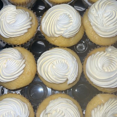 Vanilla , Strawberry , Lemon Or chocolate Cupcakes (1 Dozen 1 Color  ) 