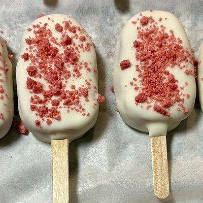 Strawberry Crunch Cake Sickles