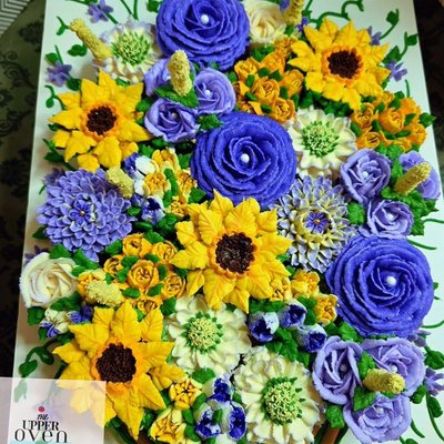 24 Blooming Cupcake Board