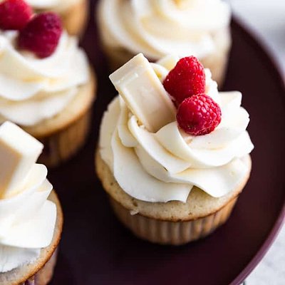 Raspberry White Chocolate Cupcakes (6-Pack)