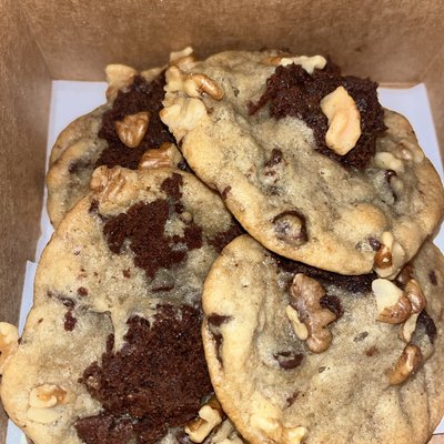 Brownie Stuffed Chocolate Chip Walnut Cookies