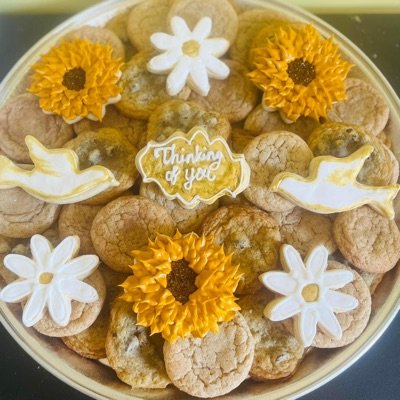 Large Mixed Tray (36 Cookies, Choc Chip& 9 Decorated Cookies)