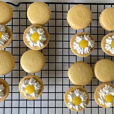 Lemon Meringue Macaron