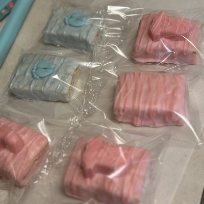 Baby Gender reveal  Krispy chocolate  Treats 