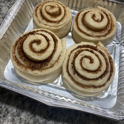 Cinnamon Rolls (4)