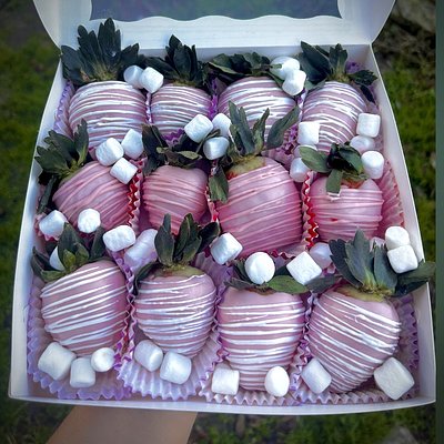 12ct Dipped Strawberries 
