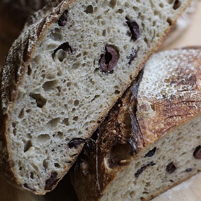 LGarlic & Olive Sourdough Sandwich Loaf(unsliced)
