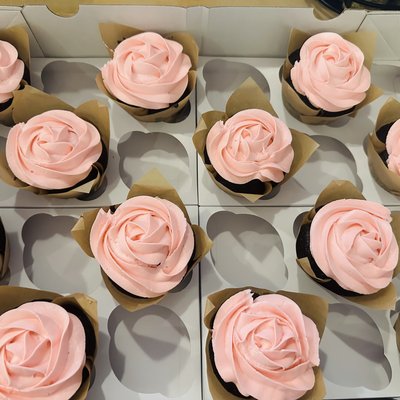 Chocolate Cupcake/Raspberry Buttercream🧁