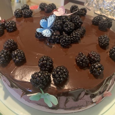8 Inch Blackberry Chocolate Cake 1 Tier