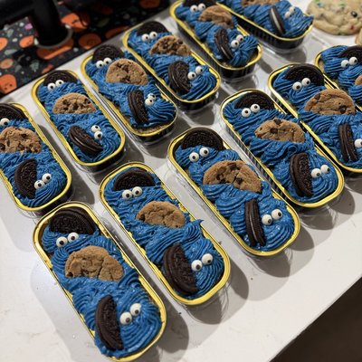 Cookie Monster Mini Cakes
