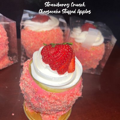 Cheesecake Stuffed Apple W/Straw. Crunch Crumble