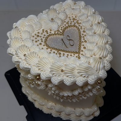 8”, 3-Layer Heart Cake