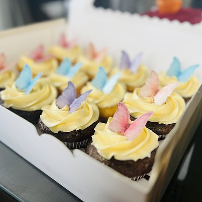 12 Cupcakes 