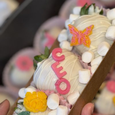 Chocolate Covers Strawberries -Dozen