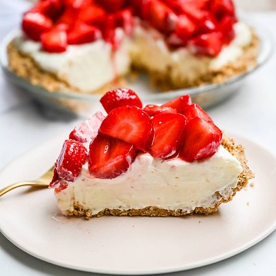 Strawberry Pretzel Pie 