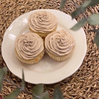 Vanilla Cupcake topped with Chai Buttercream frosting   12 Count