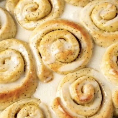 Lemon Poppyseed Cinnamon Rolls 