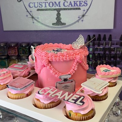 Party Board 6” Cake w/ 8 Cupcakes 