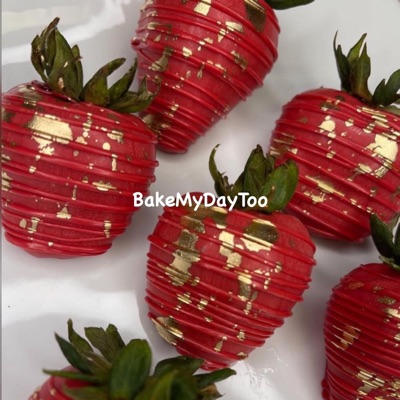 Chocolate Dipped Strawberries w/ Gold Splatter /12