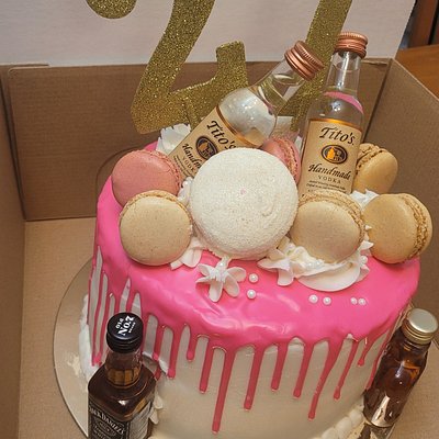 Custom 8in Cake