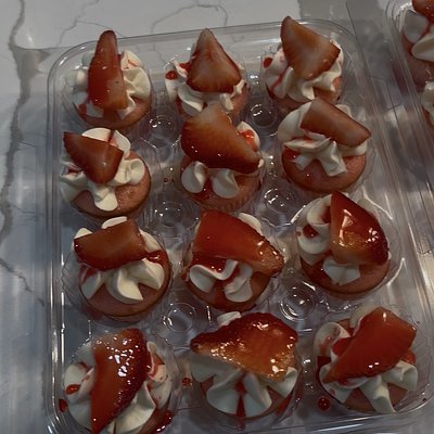 Mini Cupcakes (12ct) 2dz min