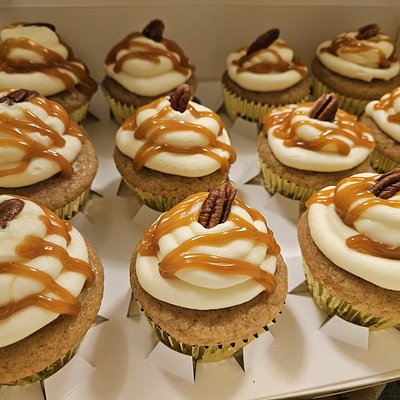 Caramel Pecan Cupcakes (6-Pack)
