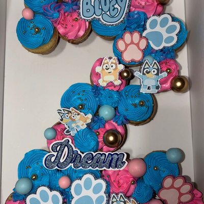 Pull-Apart Cupcake Cake