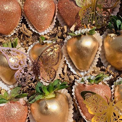 STRAWBERRIES { GLAM } 