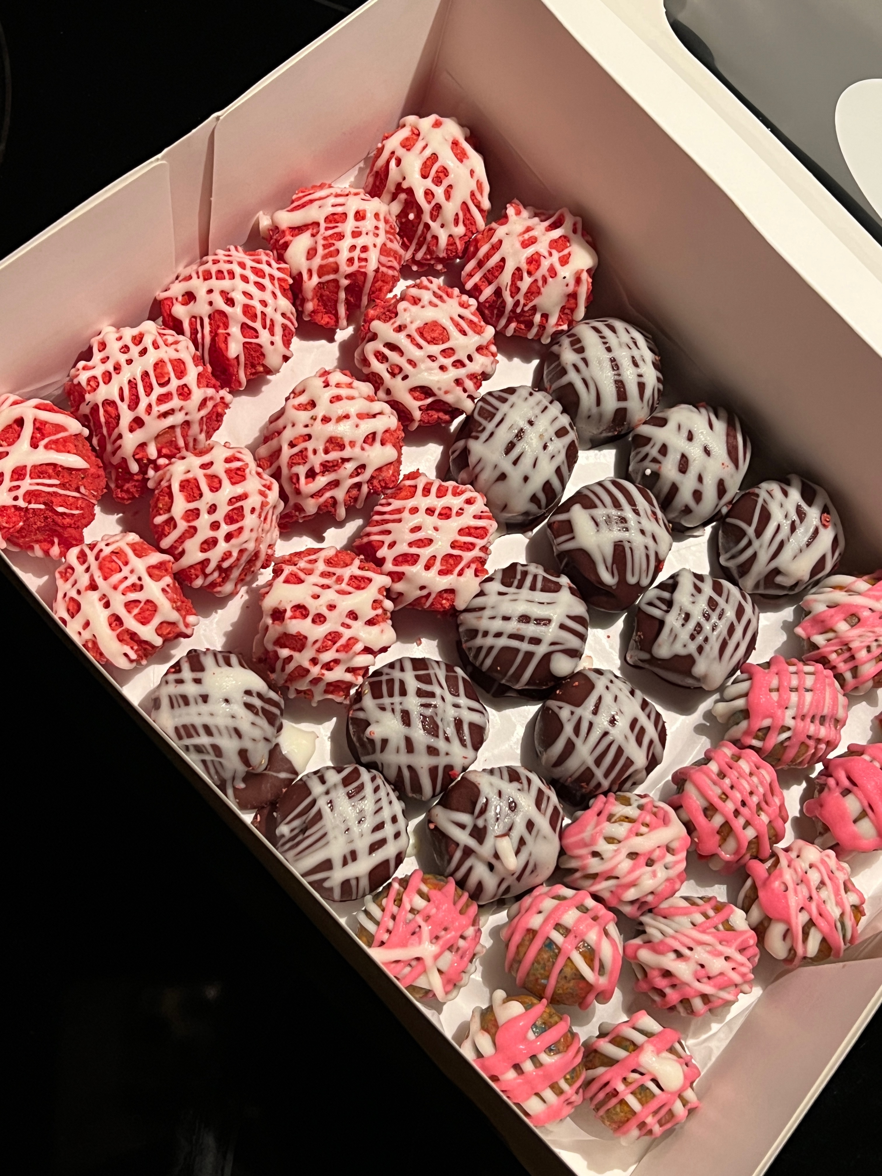 Variety box (Oreo Balls, Strawberry Crunch Truffles & Tuti-Fruity Balls)