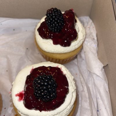 Blackberry Bourbon Cupcakes 🧁 With Or Without Alcohol 