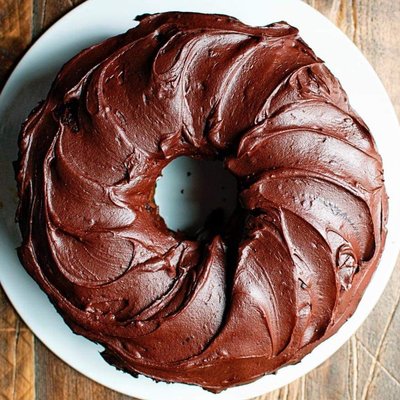 Chocolate Root Beer Float Bundt Cake