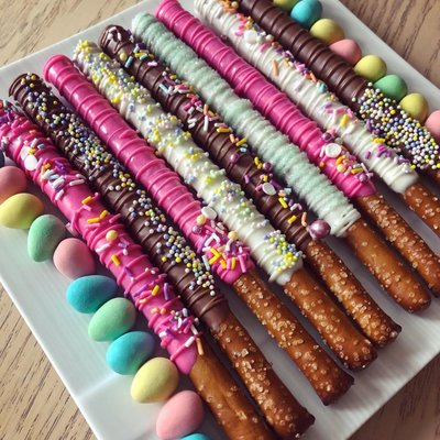 Chocolate Dipped Pretzel Rods