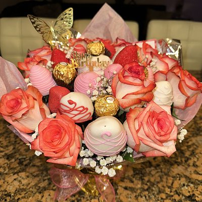 Chocolate Covered Strawberry Rose Bouquet