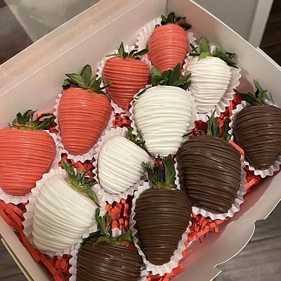 Dozen Dipped And Drizzled Strawberries 
