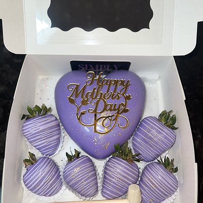 Breakable Heart + 6 Strawberries