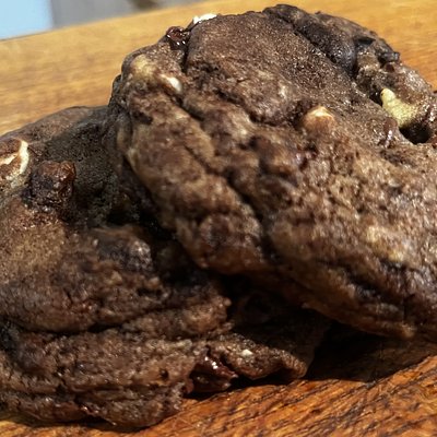 XL Triple Chocolate Chunk Cookie - 1 Cookie