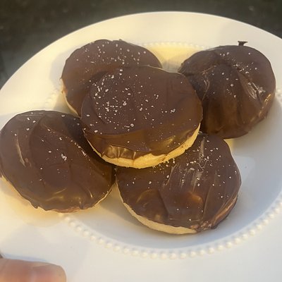 Sea Salt Caramel + Milk Chocolate Shortbread Cookie (LARGE)
