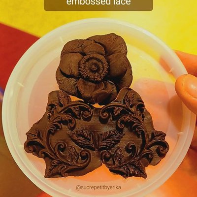 Modeling Chocolate Cake Topper