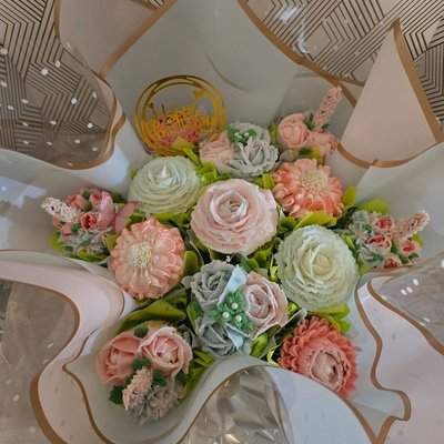 13 Blooming Cupcakes Bouquet 