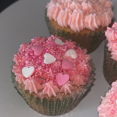 4 Valentines Vanilla Cupcakes 