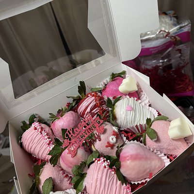 12 Custom Strawberries 